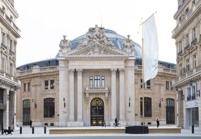 Façade de la Bourse de Commerce, entrée rue de Viarmes
